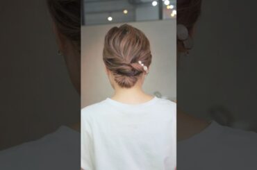 【１分アレンジ】お団子にしてくるりんぱのまとめ髪#簡単アレンジ #セルフアレンジ #hairstyle #hair #ミディアムヘア #髪型 #まとめ髪 #大人カジュアル #大人かわいい