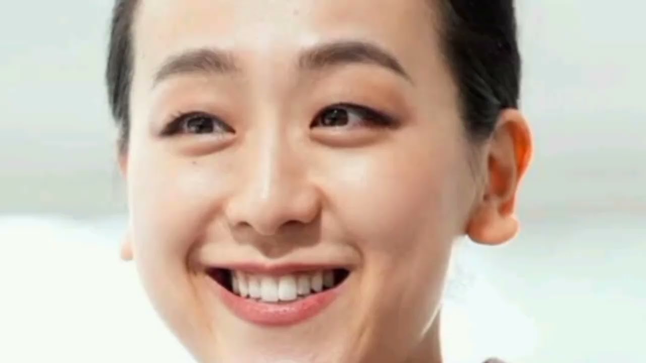 【フィギュア】浅田真央さん、立飛グループ100周年記念試合で始球式　美フォームで投げ込む