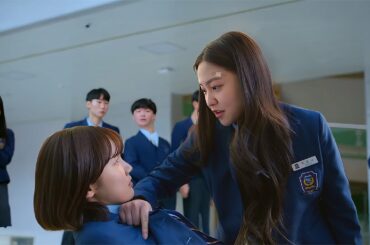 名門校に入学したい一心で彼女は学校で起きた同級生の死に関する真実を隠していました 【映画紹介】