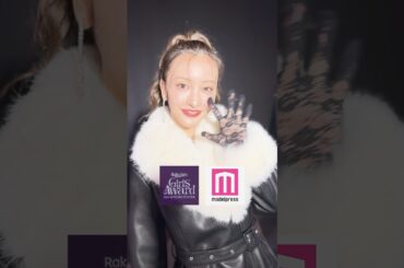 【#ガルアワ2024AW 】板野友美さんのオフショットを公開🎙️💫