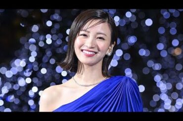 「Ray」モデル卒業の岡崎紗絵、ミニ丈で美脚披露「スタイル抜群」「可愛すぎる」と反響