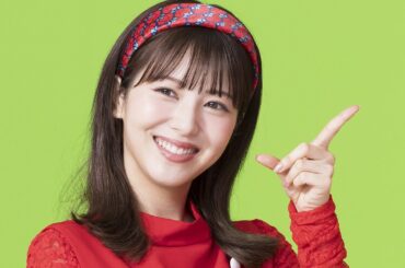 浜辺美波、レトロガーリーなミニワンピ姿を披露　ロッテ「ガーナチョコレート」バレンタイン新ウェブ動画が公開