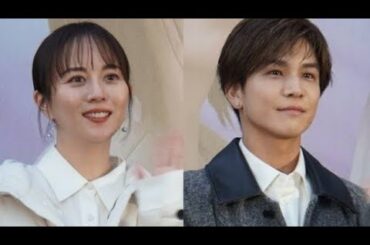 比嘉愛未＆岩田剛典、肩を並べたピースショットに「爽やか」「お似合いです」の声＜フォレスト＞