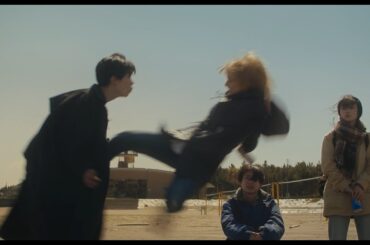 平祐奈がドロップキック　久保史緒里が強烈パンチ　阪元裕吾監督「ネムルバカ」予告