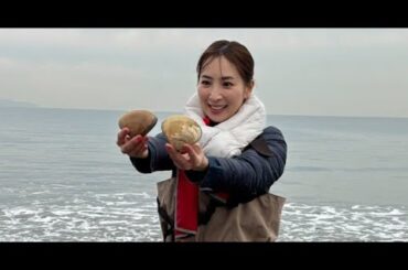 B1- 元宝塚トップスター真飛聖、軽トラ運転→漁師コーデで海へ 巨大はまぐりが「うまい!」