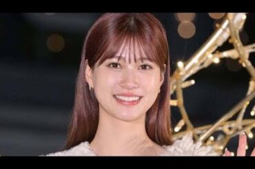 生見愛瑠、膝上ミニスカで美脚披露「スタイルが完璧」「まっすぐ」