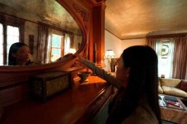 幽霊目線の一人称映画『プレゼンス　存在』日本版予告編