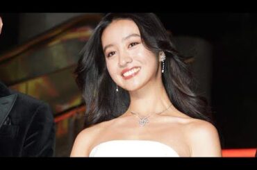 ＜Koki，＞主演映画「女神降臨」ピンクカーペットに　美デコルテ際立つドレス姿　鈴木えみはスリットドレスで美脚披露