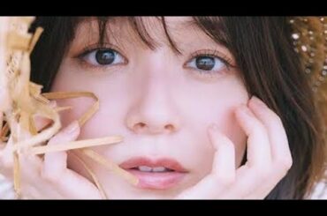 ＜久間田琳加＞ドキッとする大人っぽい一面も披露　最新カレンダーは沖縄で撮影　「ミタゾノ」出演も話題