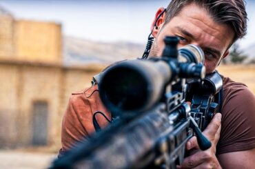 【映画紹介】伝説の狙撃手が人類を救うために反逆し、武器商人が致命的な超兵器を解き放つのを阻止します。