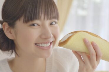 新川優愛 山崎製パン (ヤマザキ) まるごとバナナ「スポンジに包まれた」篇 TVCM