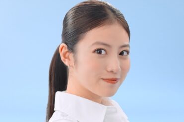今田美桜、シャツワンピやカーゴパンツ姿を披露　ウェブムービーで爽やかな着こなし　傘のアンバサダーに初就任