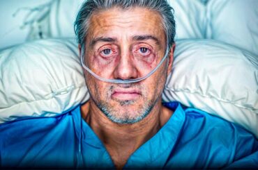 【映画紹介】元秘密エージェントの休暇が、謎のフラッシュドライブを手にした後、致命的なミッションへと変わる。政府の陰謀を暴くために。