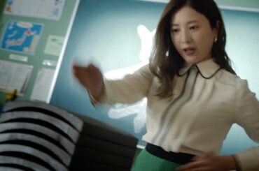 吉高由里子、ド迫力の瓦割り！“最強”に明るく元気でいられる秘訣は？／J:COM CM＋インタビュー＋メイキング