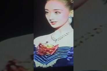 高嶺ふぶきさんのさよなら公演、仮名のロマネスクの初演　花總まりさんとともにの幕開けで鼓動止まるほど感動しました。ビデオテープがそろそろやばくてここに保存します