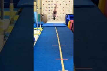 夢を追うあんりがまた1つ新しい技を覚えました！ #acrobatics #体操