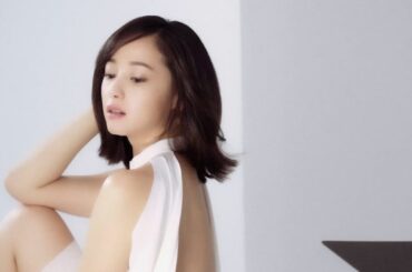 沢尻エリカ、美背中大胆披露！カラーコンタクトブランドのイメージモデルに就任　 イメージムービー「大人のためのカラコンKaica 、誕生。」篇