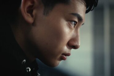 河村勇輝選手、真剣なまなざし　広瀬すずのエールも　「SHISEIDO MEN」新CM