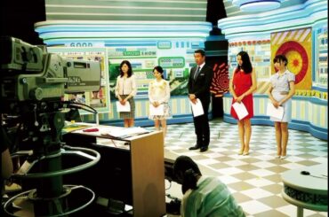 映画「グッドモーニングショー」放送→長澤まさみの右側に　お天気アナ女優がＡＫＢ初代リーダー　美女ぞろいのスタジオに発見