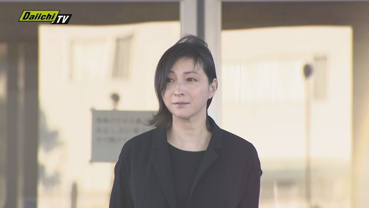 【独自】広末涼子さん釈放 ”深々と一礼”4台のカメラが捉えた広末さんの姿は (6日午前6時20分頃) 【独自】広末涼子さん釈放 ”深々と一礼”4台のカメラが捉えた広末さんの姿は (6日午前6時20分頃)
