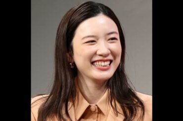 中谷美紀、「先輩」の若手人気女優と対面でファン称賛「美人姉妹」　流暢なフランス語も披露