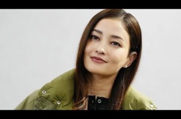 黒木メイサ、黒のドレスで美デコルテを大胆披露「美しい」「いつ見ても最高にかっこいい」