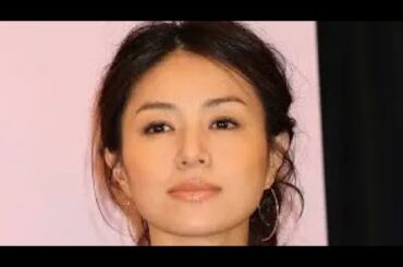 井川遥 大人のブラックワンピースに称賛の声！