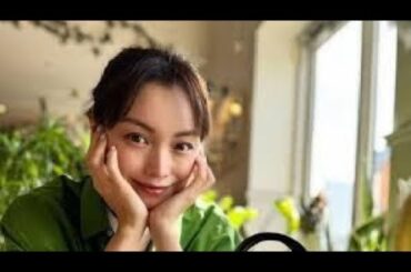 「着こなしに惚れた！」蛯原友里 ミニ丈スカート×シャツの重ね着コーデ披露！オシャレな私服姿に「シャツの重ね着は勉強になる」