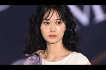 # ＜山下美月＞大人のムードで堂々ランウェー✨「ガールズアワード」華麗に開幕！トップバッターで魅了✨ 貴島明日香🌸安斉星来⭐️宮世琉弥も登場！