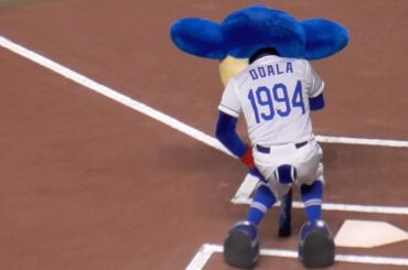 ドアラのお尻にデッドボール　松井咲子さんセレモニアルピッチ　中日ドラゴンズVS横浜DeNAベイスターズ　2025/05/06