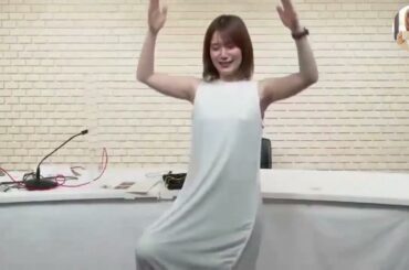 内田真礼 Uchida Maaya Does Some Stretches