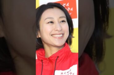 「映画のヒロインみたい」浅田舞、“腰の位置の高さ”がすごいロンスカ姿の街角スナップでファン