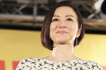 鈴木京香の最新姿　ネット仰天「マジで」「本当に」「恐ろしく」「こうして見ると…」年齢ビックリ　「それにしても…まぶしすぎます」とつづられ、劇中の写真をアップした