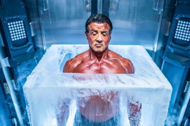 【映画紹介】犯罪が根絶された未来、警察はルール無用の凶悪犯を追うために、90年代の刑事を冷凍睡眠から目覚めさせることを余儀なくされる。