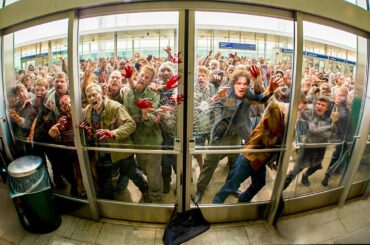 【映画紹介】必死の乗客たちが、高速鉄道の駅で身動きが取れなくなり、一万人の容赦ないゾンビに取り囲まれてしまう。