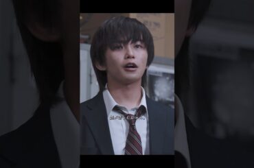 生徒たちは先生にいじめを見つかったあと、表向きはおとなしくしてるけど、裏ではどうやって先生に逆らうかをまだ企んでるんだよ。