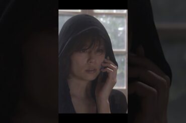 テレビのニュースで高校の担任教師の自殺が報道された？それを見た女性は何の計画を立てたのか？