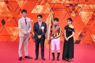 小泉進次郎〝第72代農林水産大臣(コメ担当大臣)〟日本ダービー表彰式出席の様子①