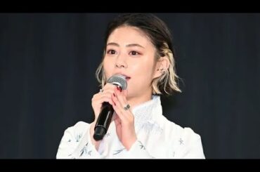 ＜高畑充希＞ギャザーたっぷりワンピで京都・東寺へ　品良く華やかな装い
