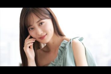 B1- 山下美月、ローマで『ポケカ』開封「めっちゃ貴重!」 オフ感満載ショットにも反響「寝起きとは思えないこのビジュ」