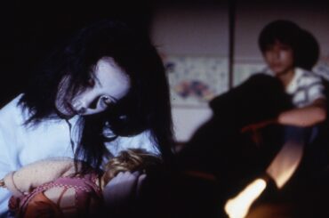 Jホラーの原点「呪怨」「呪怨2」のVシネマ版がこの夏劇場公開！映画『呪怨〈4K：Vシネマ版〉』予告編