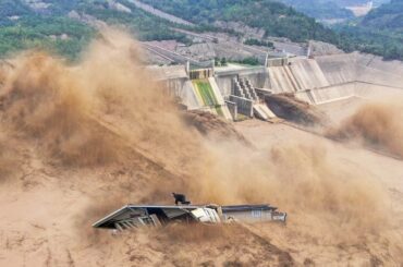 CHINA NOW! Dams Collapse! Flash Floods Destroy Homes & Cars.