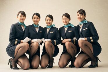 美人スチュワーデスの黒ストッキング