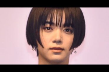 B1- 池田エライザ、“美脚”際立つ制服姿を公開 自然体な姿に「いつまで似合うんだい」「可愛い過ぎる」