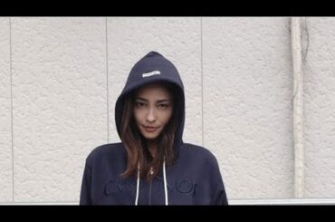 黒木メイサ　「楽ちん」セットアップコーデにファンため息「カッコいい」「ストリート系」の声