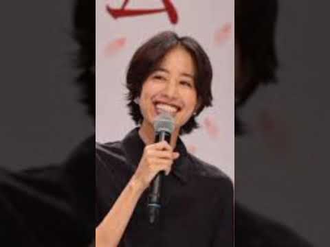 大胆ショット〟が話題の長濱ねる、スカートたくし上げ…〝更に大胆ショット〟に驚きの声が続々「あまりにもよすぎ」「予感しかせん」 #バイリンガルへの道 #harrypotter