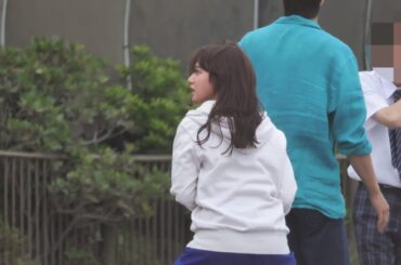 清原果耶が華麗に決めた！　７月期ドラマ『初恋DOGs』ロケの合間に見せた「レッグスルー」を現場撮