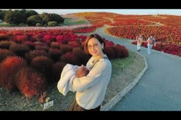 新井恵理那アナ、紫陽花に囲まれ夏らしい親子ショットが「素敵」「優しさが溢れる笑顔」