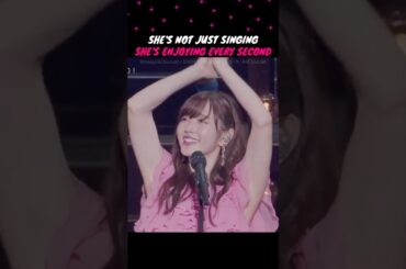 She's not just singing.. she's enjoying every second#AiriSuzuki #LoveIsWar #鈴木愛理 #アニソン #アニメ音楽