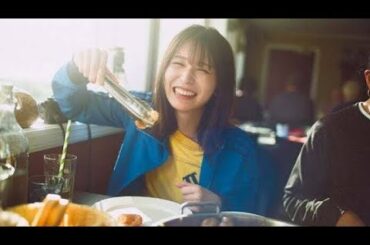 長濱ねる、2nd写真集先行カット第8弾解禁 料理を前に幸せそうな笑顔